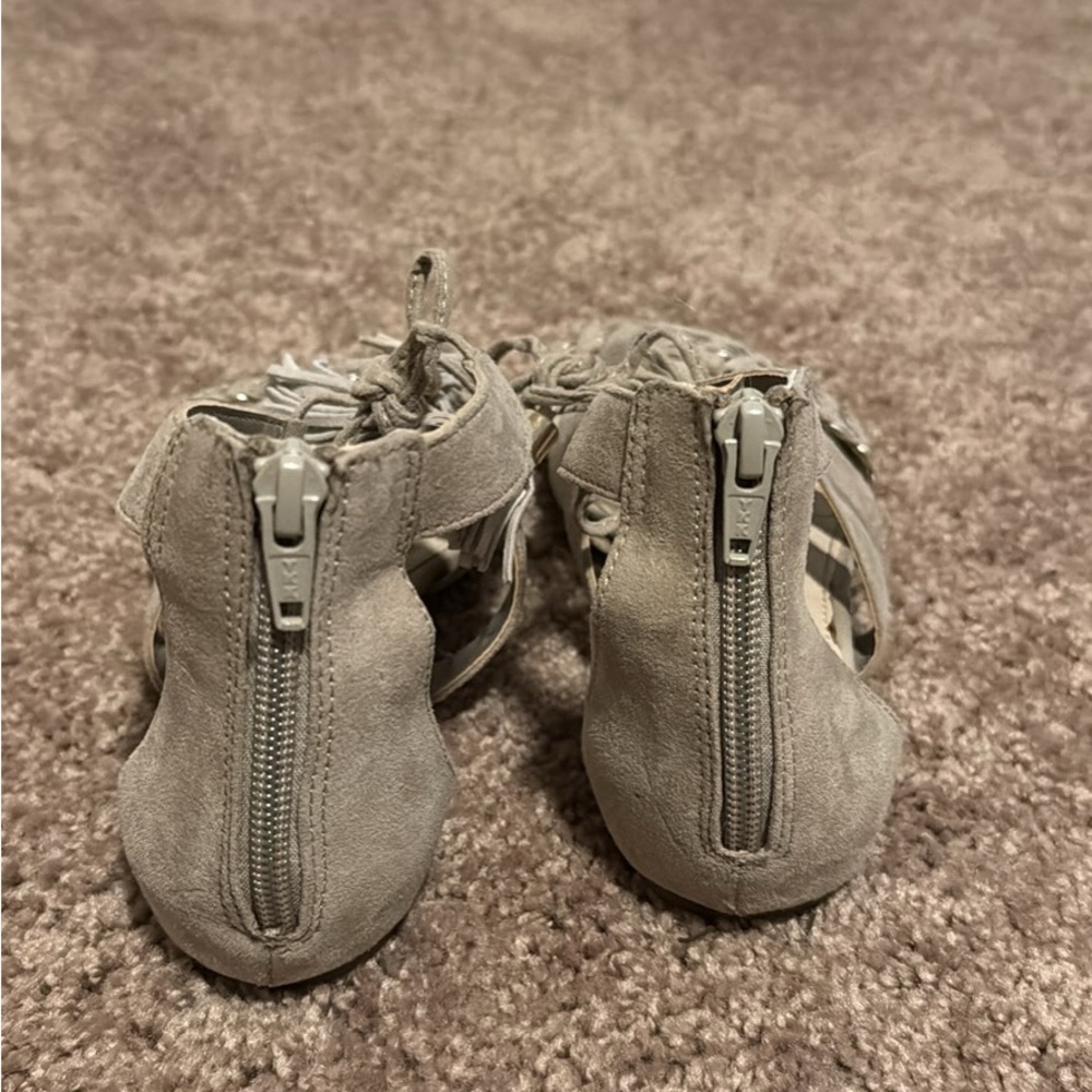 Jennifer Lopez sandals size 5.5 women’s